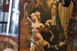 Helene_Antiques-79-of-32-88